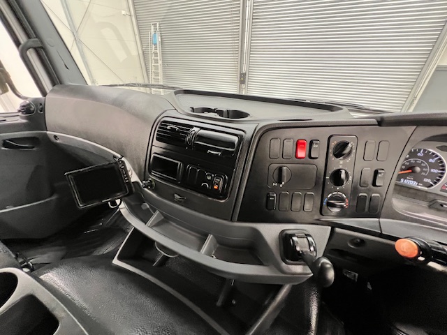 Mercedes Axor 2529 Rear Lift Brick Grab Manual