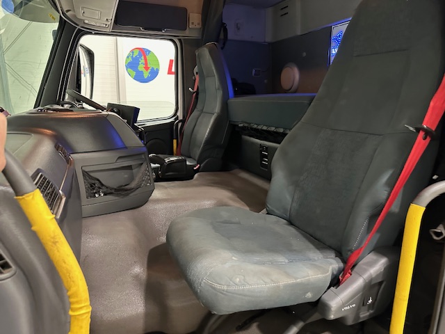 Volvo FM 450 Dropside Brick Grab Drawbar
