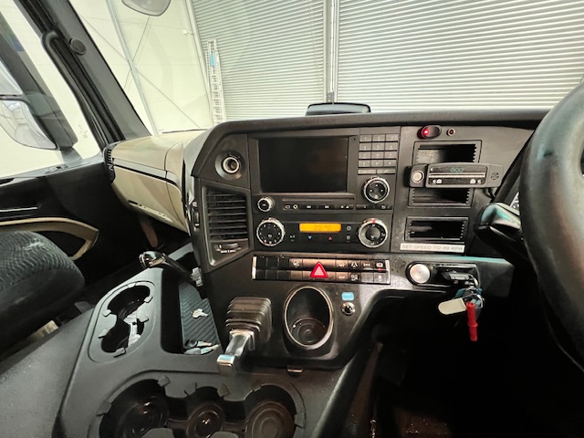 Mercedes Actros 1824 4×2 Sleeper Cab Fridge Box