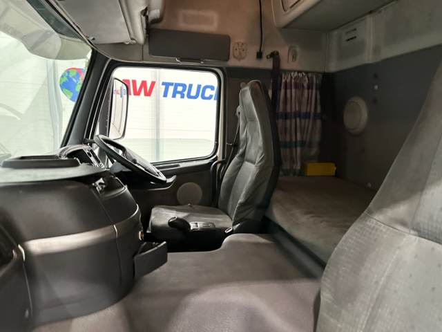 Volvo FM 300 6×2 Sleeper Cab Curtainsider