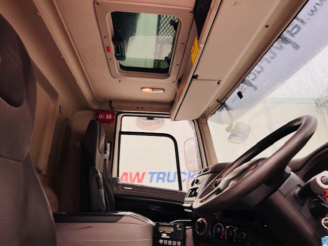 DAF CF 250 4×2 Day Cab Fridge Box