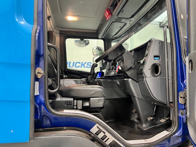 Scania P280 6×2 Rear Lift Dropside Brick Grab