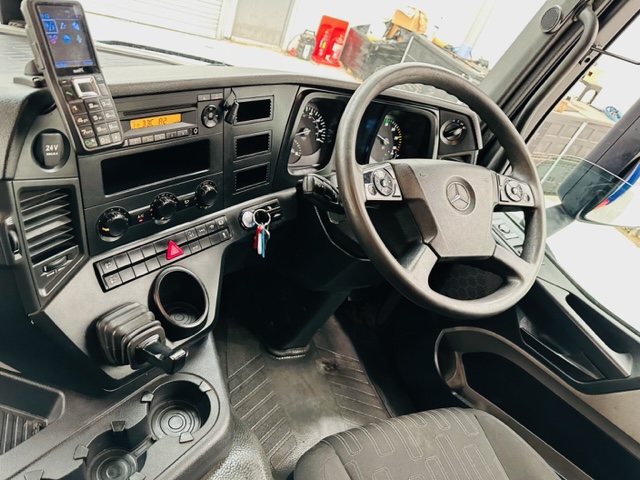 Mercedes Actros 1824 Day Cab Curtainsider