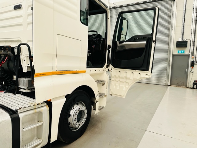 MAN TGX 26.440 6×2 Midlift Tractor Unit