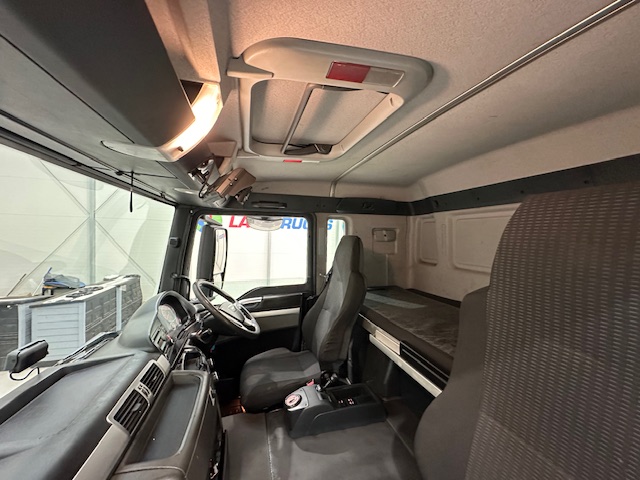 MAN TGS 26.320 6×2 Sleeper Cab Fridge Box