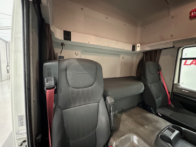 DAF CF 260 Sleeper Cab Curtainsider