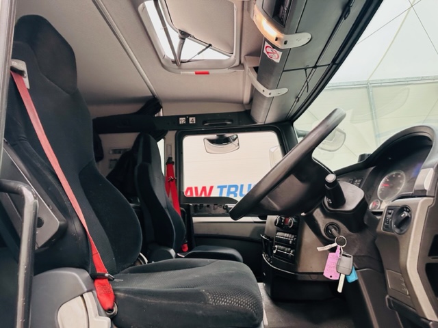 MAN TGM 18.250 Sleeper Cab Curtainsider