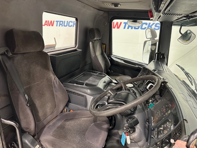 Scania 114 340 6×2 Rear Lift Day Cab Beavertail