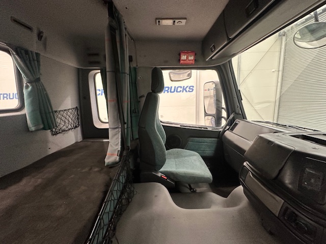 Volvo FM12 340 Rear Lift Sleeper Beavertail