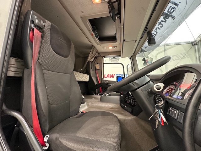 DAF CF 370 6×2 Sleeper Cab Fridge Box