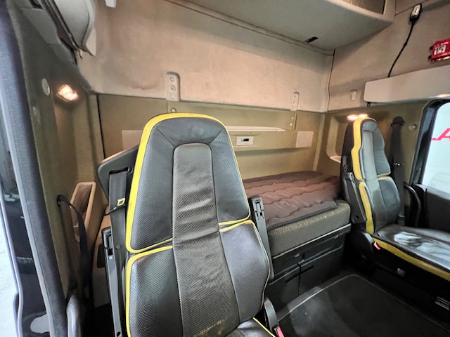 Volvo FH16 750 6×2 Midlift Tractor Unit