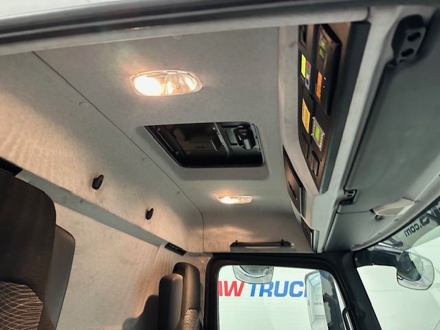 Mercedes Antos 1827 Day Cab Fridge Box