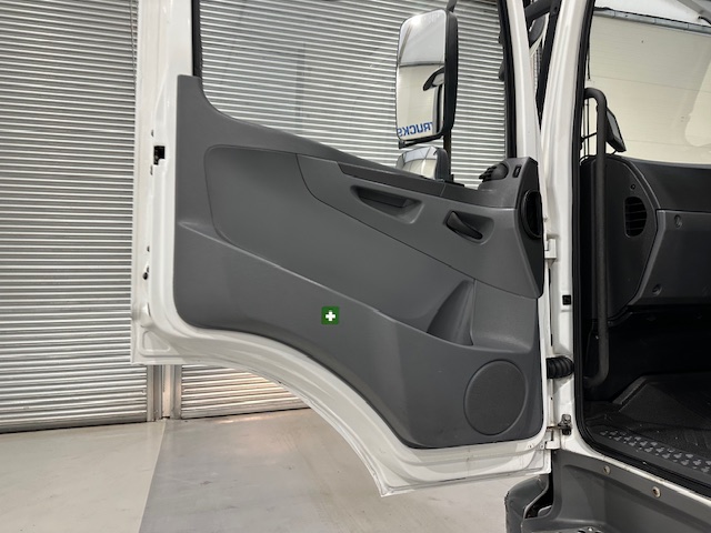 Mercedes Axor 1824 Sleeper Cab Flatbed