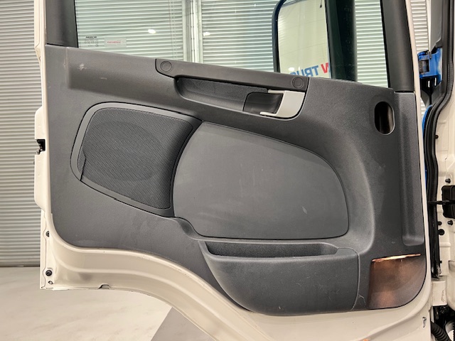 Scania P250 4×2 Sleeper Cab Fridge Box
