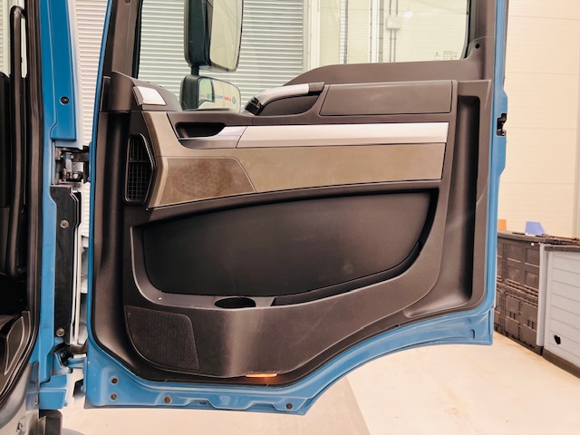 MAN TGS 26.340 6×2 Rear Steer Curtainsider