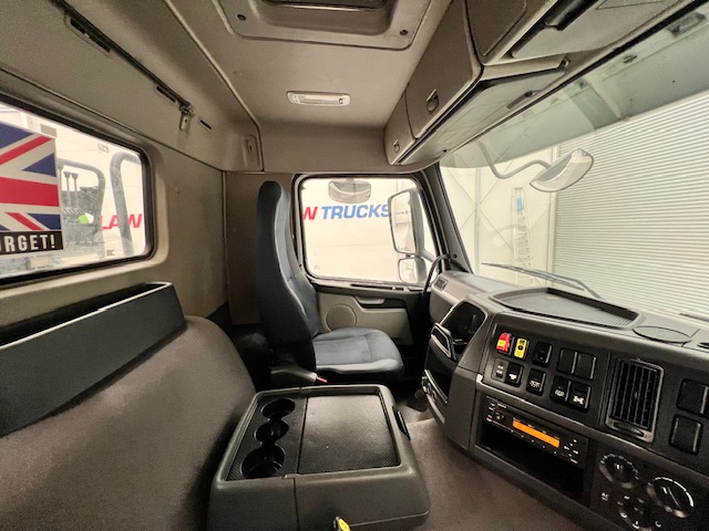 Volvo FM 460 8×4 Steel Tipper Grab