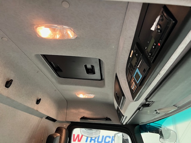Mercedes Antos 2540 6×2 Rear Lift Day Cab Fridge Box