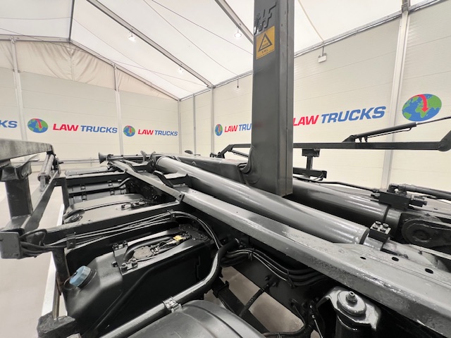 Scania G410 8×4 Rest Cab Hookloader Drawbar