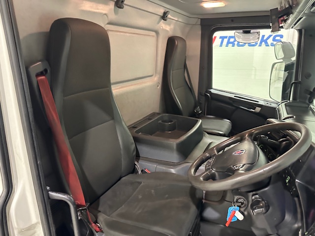 Scania P280 6×2 Rear Lift Day Cab Fridge Box