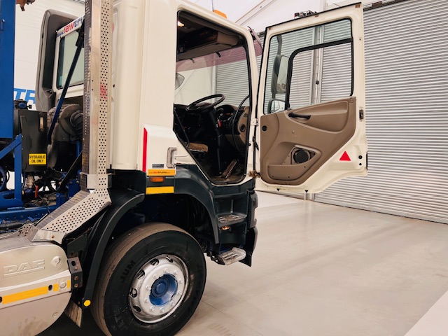 DAF CF85 410 8×4 Day Cab Hookloader Manual