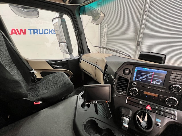 Mercedes Actros 1824 4×2 Sleeper Cab Fridge Box
