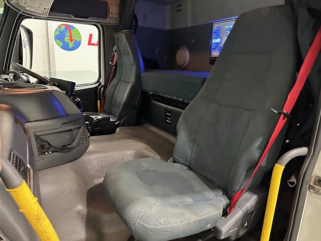 Volvo FM 450 Dropside Brick Grab Drawbar