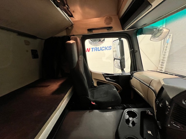 Mercedes Actros 1824 4×2 Sleeper Cab Fridge Box