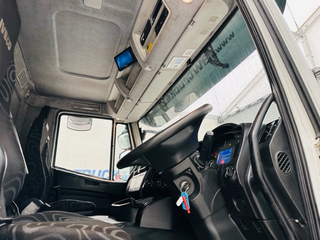 Iveco Stralis 310 AT 6×2 Box Van