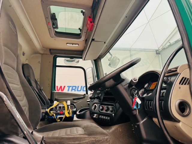DAF CF75 310 Rear Lift Day Cab Dropside Brick Grab
