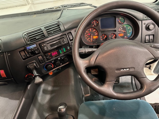 DAF CF65 220 Sleeper Cab Curtainsider Manual
