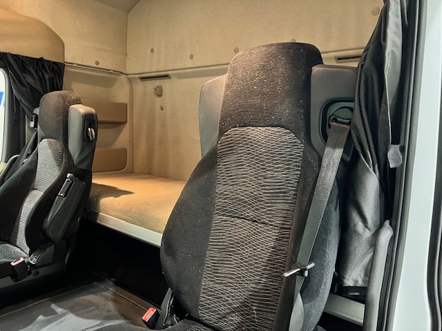 Mercedes Actros 2530 6×2 Sleeper Cab Curtainsider