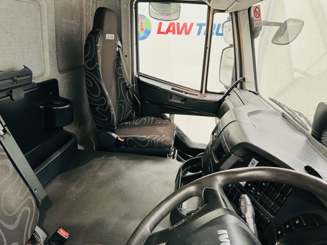 Iveco Stralis 310 AT 6×2 Box Van