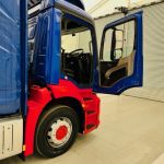 Mercedes Actros 1824 Day Cab Curtainsider - thumbnail
