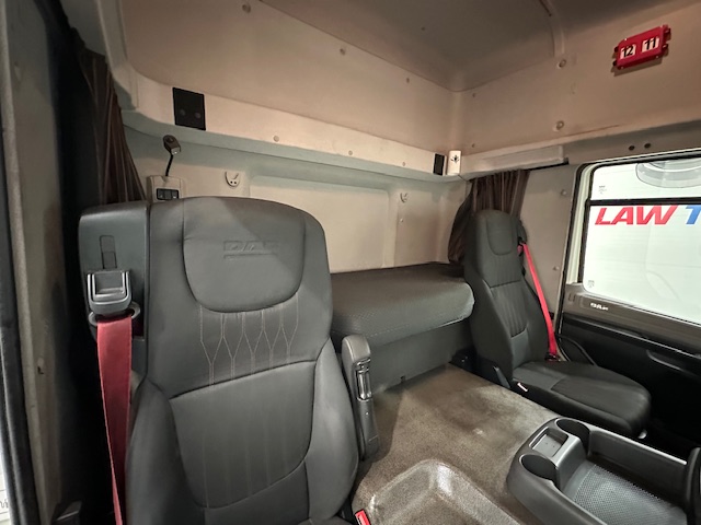 DAF CF 260 Sleeper Cab Curtainsider