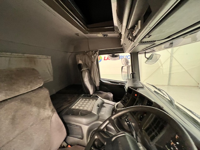 Scania P94 220 4×2 Sleeper Cab Box Van Manual