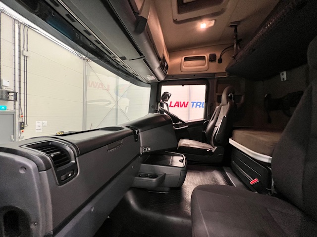 Scania R410 4×2 Sleeper Cab Tractor Unit