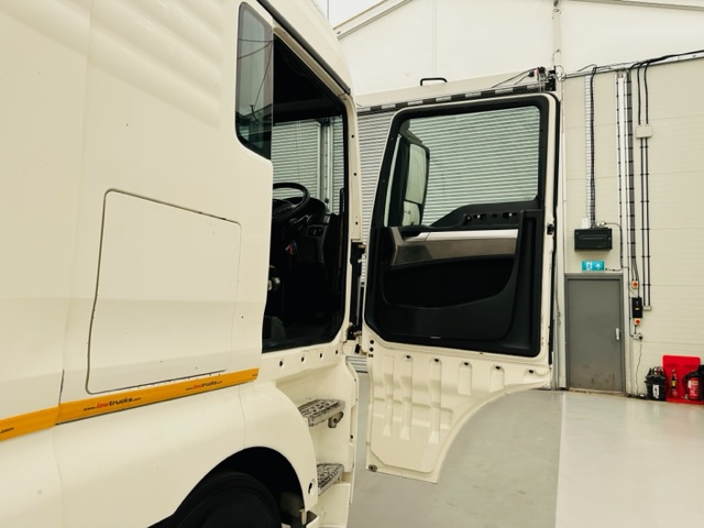 MAN TGX 26.440 6×2 Midlift Tractor Unit