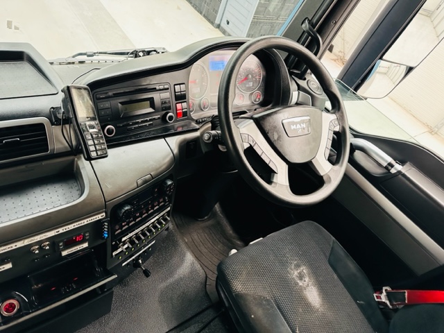 MAN TGS 26.360 6×2 Sleeper Cab Box Van