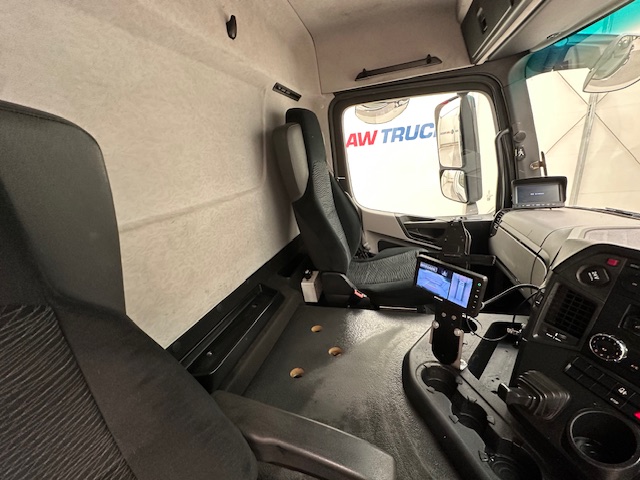 Mercedes Antos 2532 6×2 Rear Lift Day Cab Fridge Box