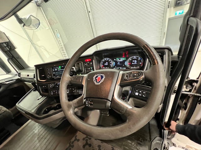 Scania R450 6×2 Midlift Highline Tractor Unit
