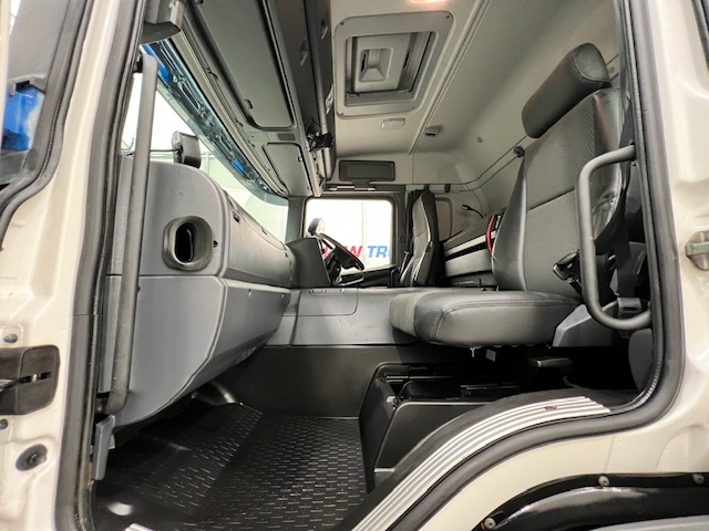 Scania P250 4×2 Sleeper Cab Fridge Box