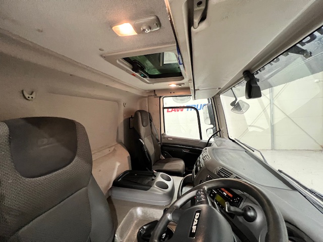 DAF CF 260 4×2 Day Cab Fridge Box