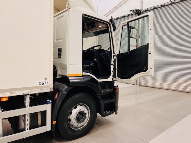 Iveco Stralis 310 AT 6×2 Box Van