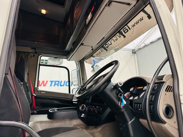 DAF CF75 310 6×2 Rear Lift Sleeper Cab Curtainsider