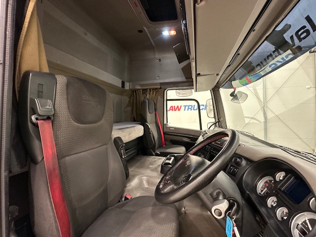 DAF CF85 460 6×2 Midlift Tractor Unit