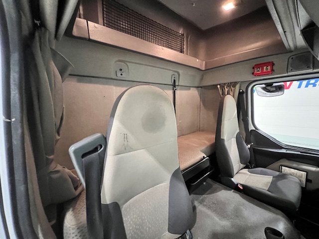 Renault Midlum 190 Sleeper Cab Box Van