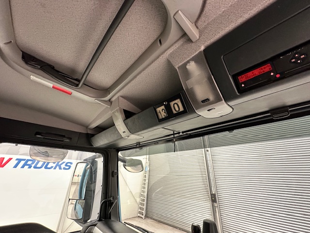 MAN TGS 26.360 6×2 Sleeper Cab Insulated Box Van