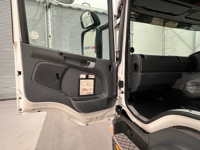 Scania P230 4×2 Sleeper Cab Curtainsider Manual