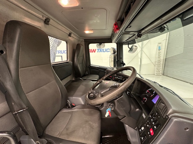 Scania P250 4×2 Day Cab Skip Loader