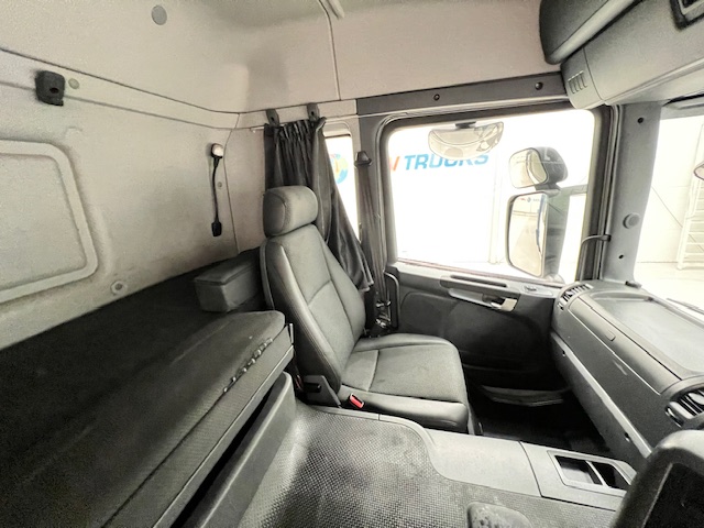 Scania P320 6×2 10 Tyre Sleeper Cab Dropside